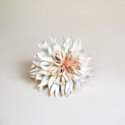 Handgefertigte Lederblume Dahlia zum anklicken an L'ANTOFOLIE Lederhandtaschen