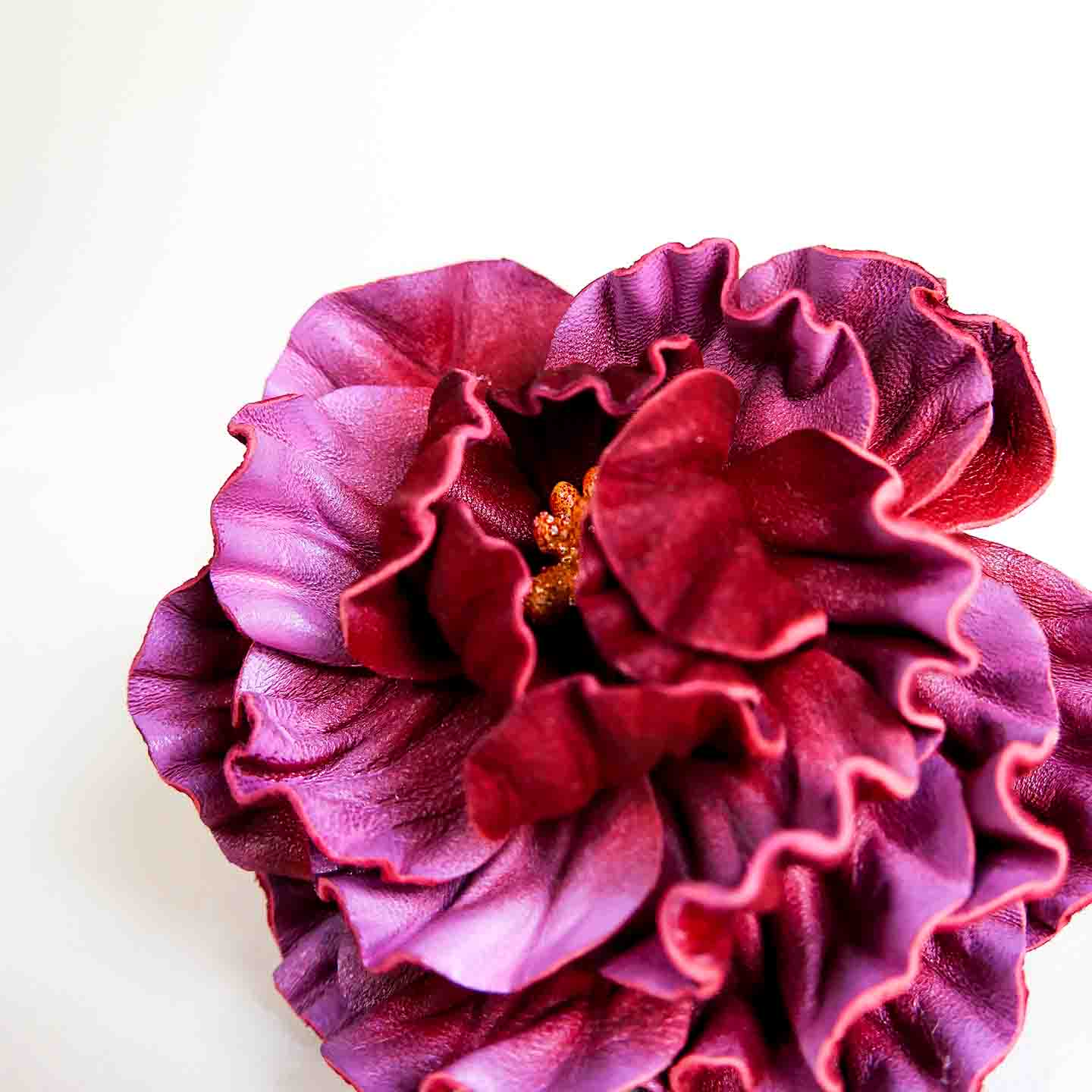 Lederblume PEONY in pink für exklusive Handtasche von L'ANTOFOLIE, Detailansicht