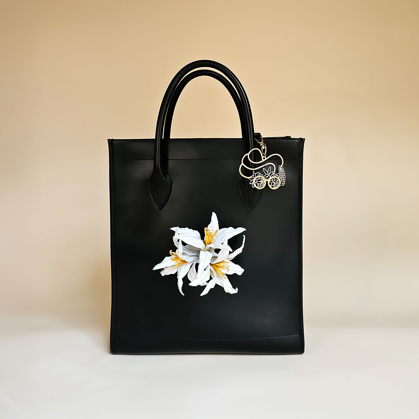 Shopper BOUQUET mit handgemachter Lederblume für Designer-Handtasche von L'ANTOFOLIE