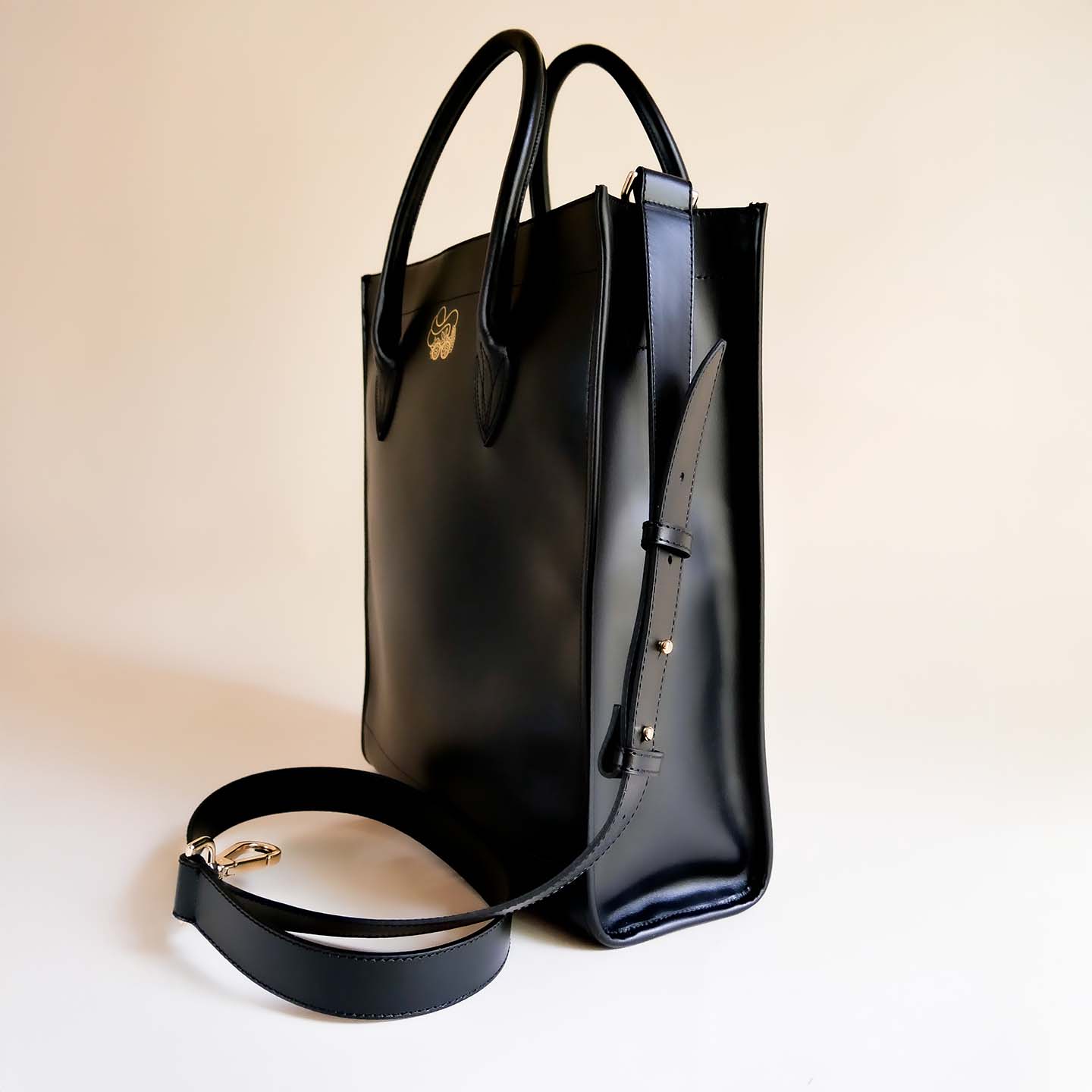 eleganter Shopper aus Leder schwarz Seitenansicht
