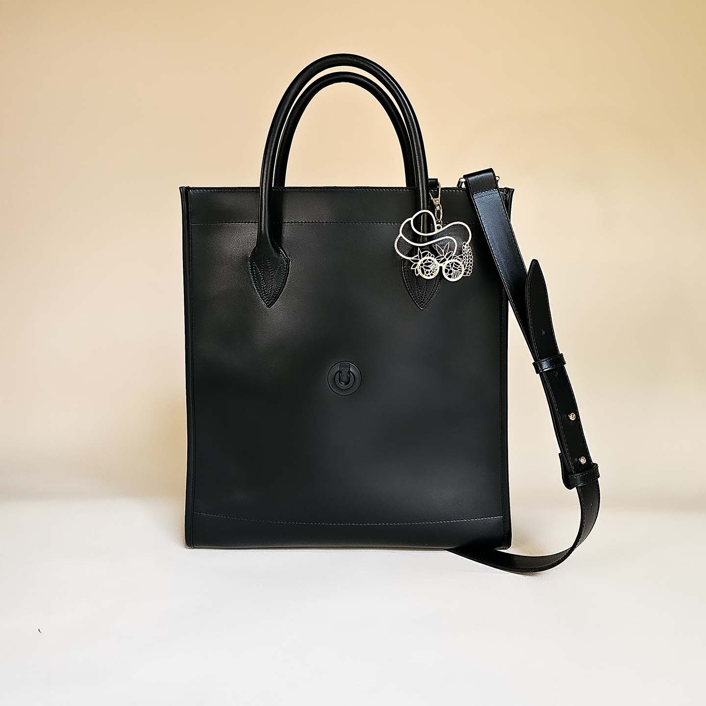 Eleganter Shopper aus Leder schwarz Vorderansicht ohne Blume