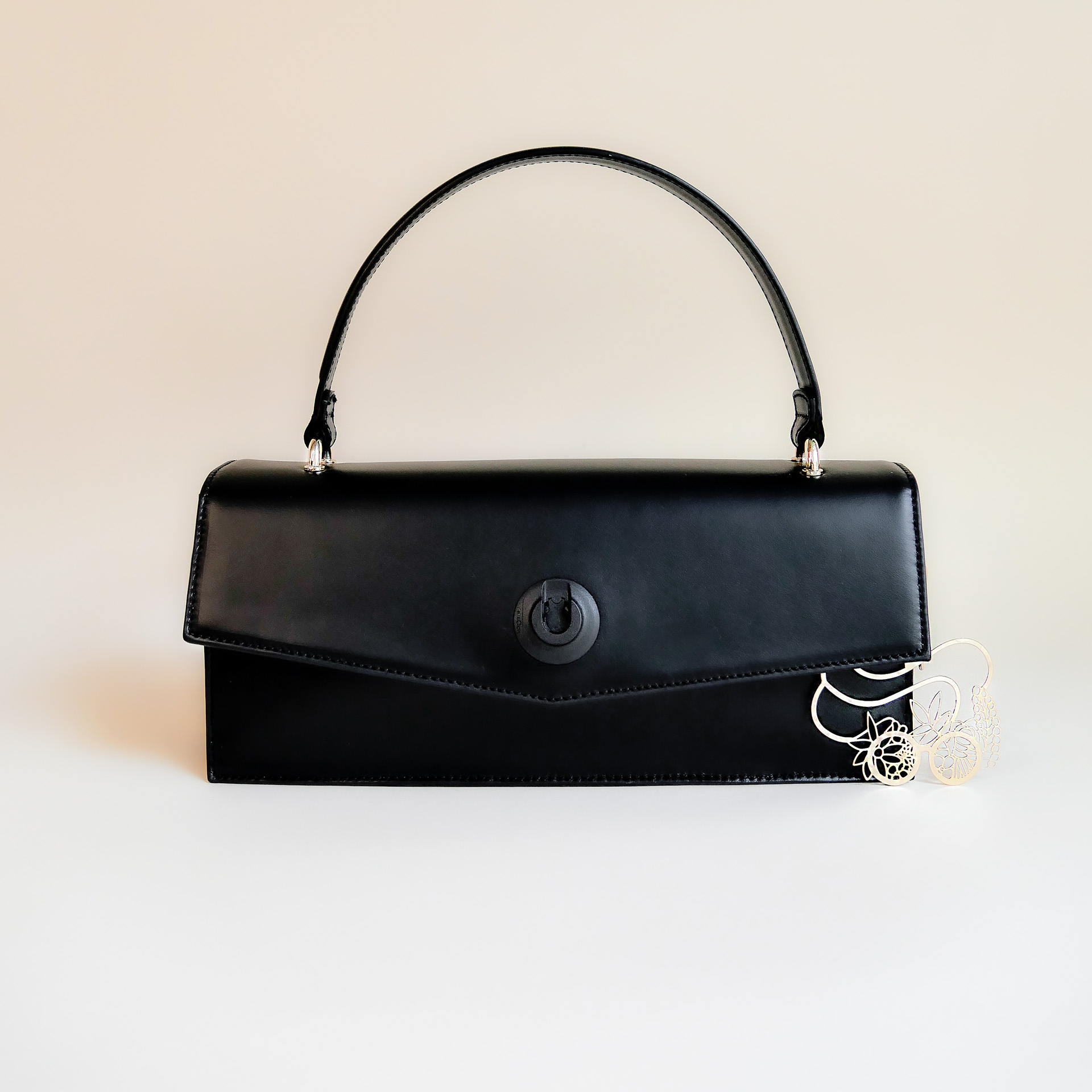 klassische Lederhandtasche schwarz ohne Blume