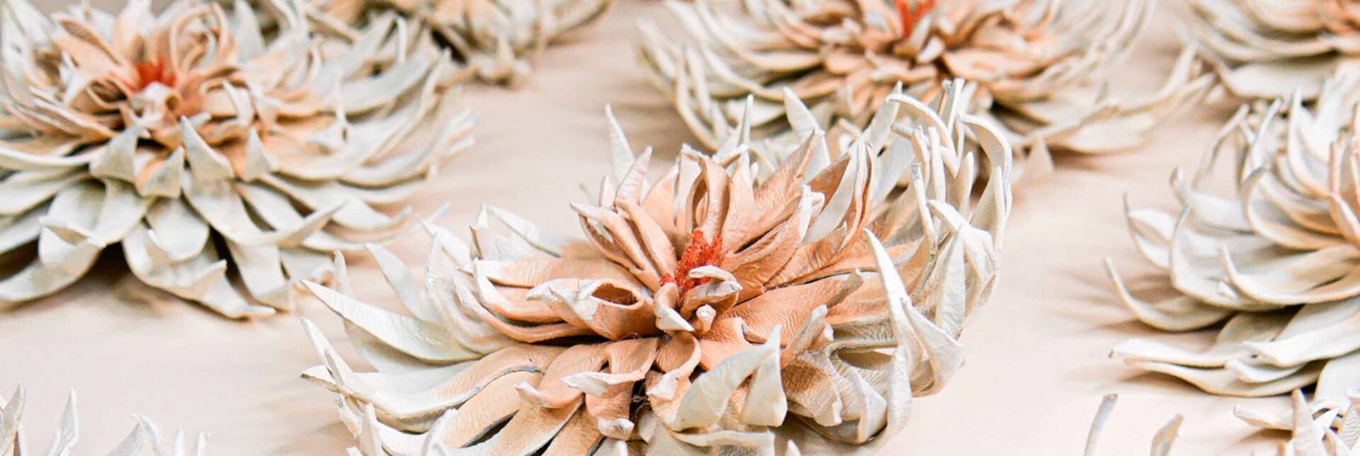 Blumen aus Leder für Premiumhandtaschen