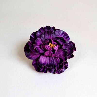 Lederblume PEONY violett für Lederhandtaschen von L'ANTOFOLIE, Frontansicht