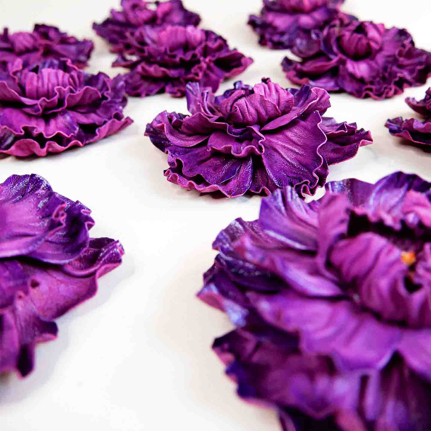 Lederblume Pfingstrose in violett für L'ANTOFOLIE Handtasche, ansteckbar, Sammelansicht